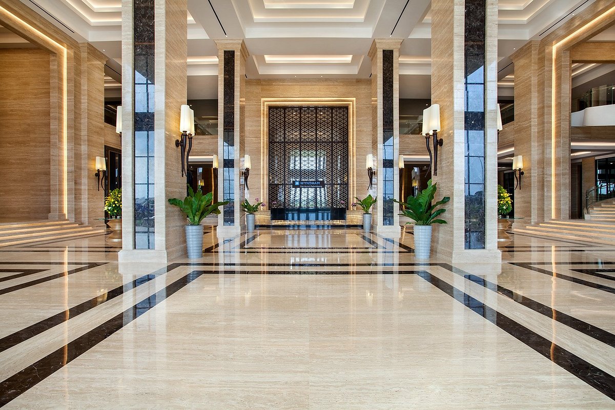 Lobi hotel premium dengan desain modern di Palembang